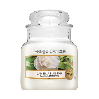 Levně Yankee Candle Camellia Blossom vonná svíčka 104 g