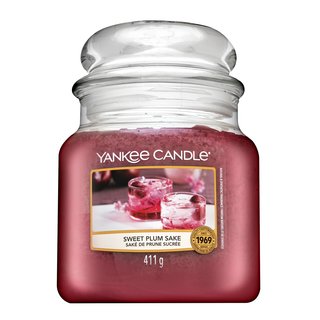 Levně Yankee Candle Sweet Plum Sake vonná svíčka 411 g